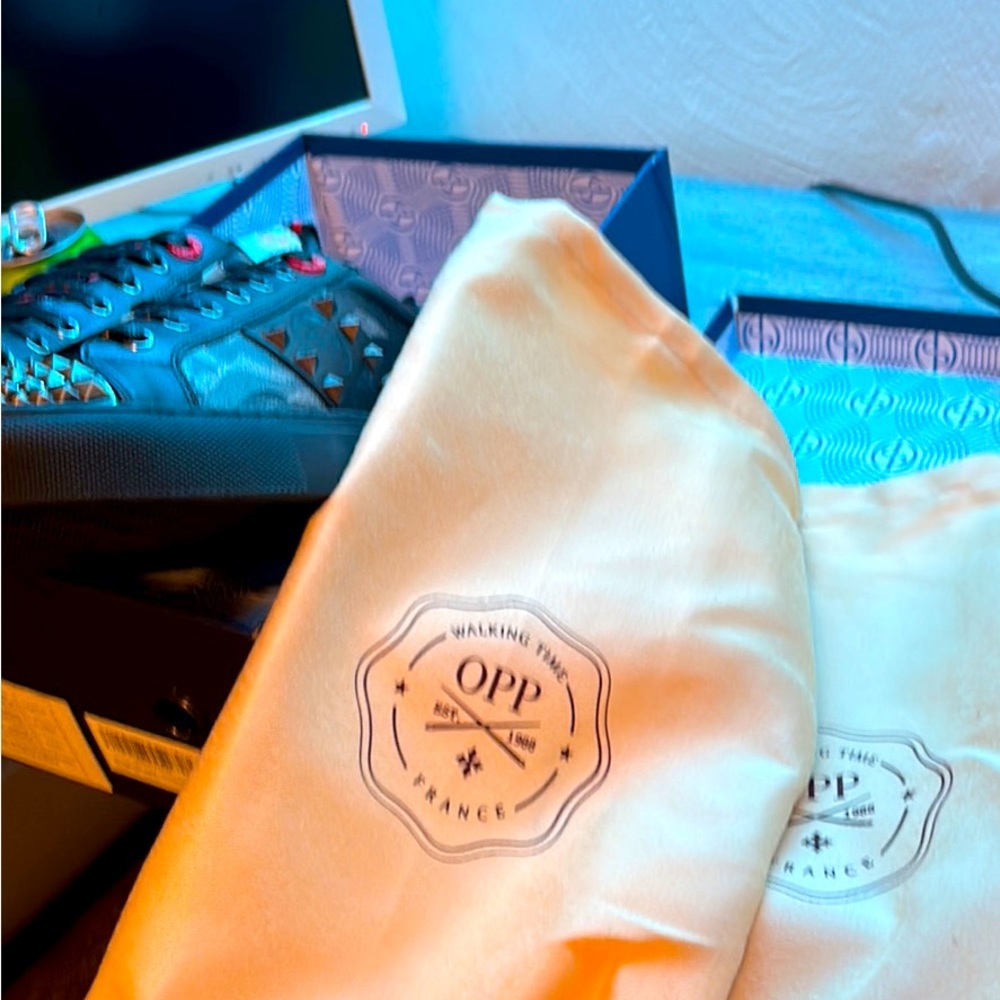 Men’s size 8 opp spiked shoes includes the bags and box brand new